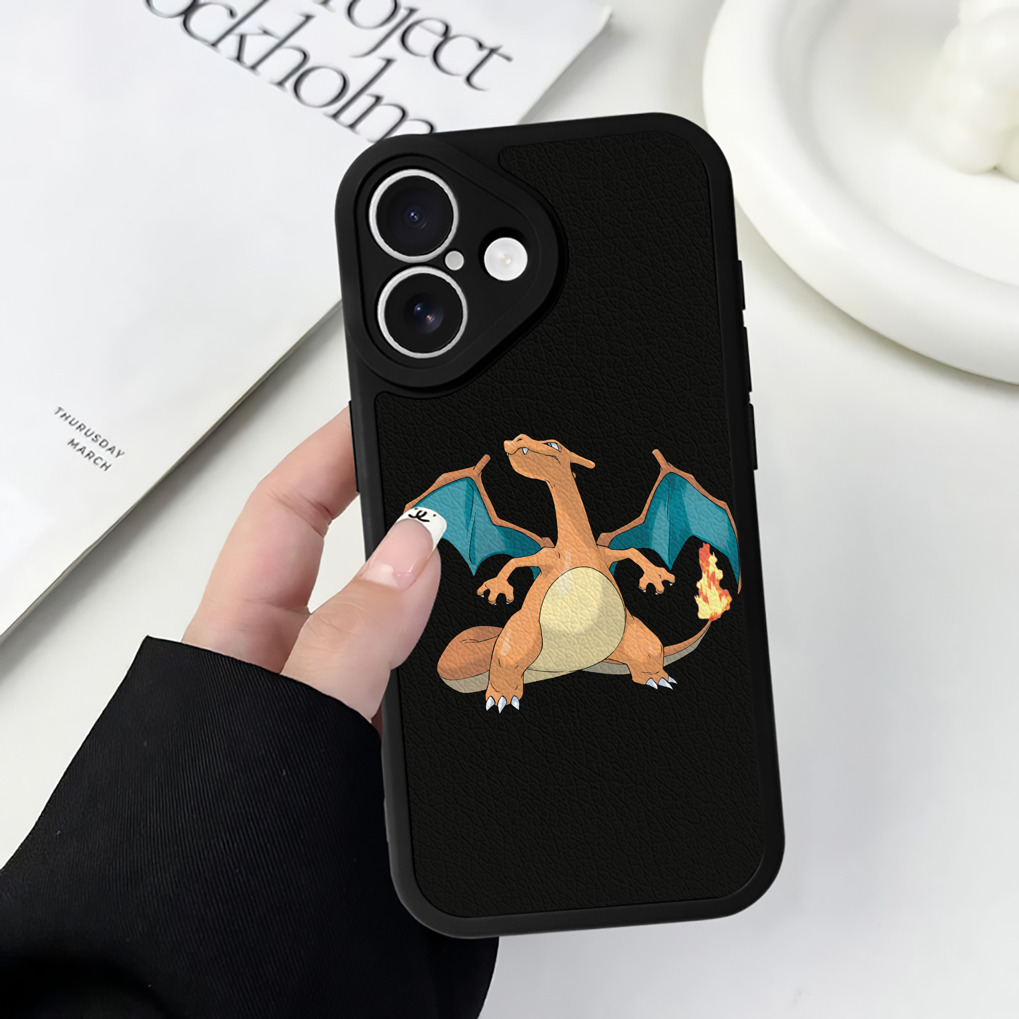 （画像用） ポケットモンスター Pokémon 【iPhone 16シリーズ対応】シリコンスマホケース（レザー調） 材質：シリコン